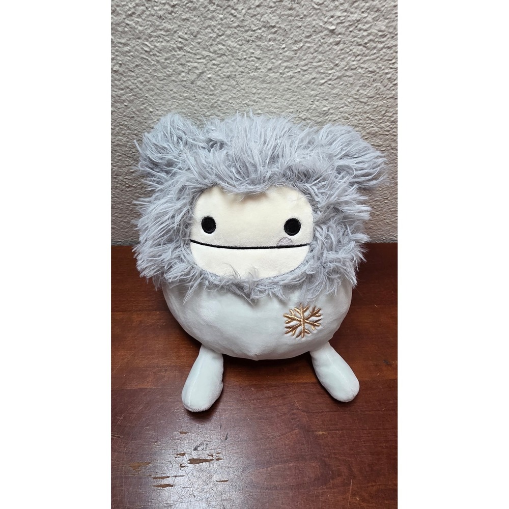 Squishmallows Evita Bigfoot Plush 8 Inch Mint Green Grey Winter Snowflake 2022